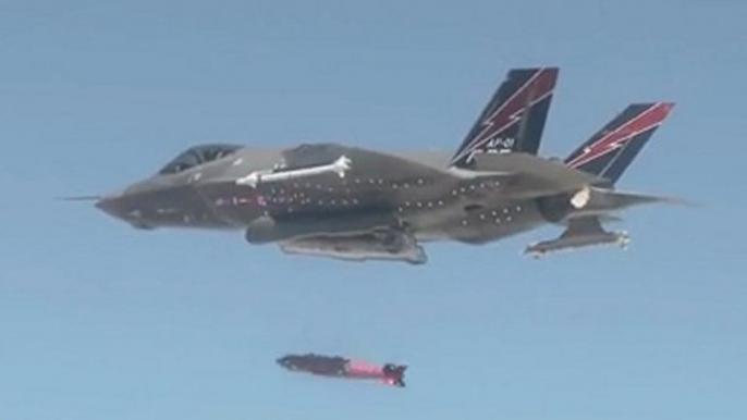 F-35 Largage bombe et tir missile