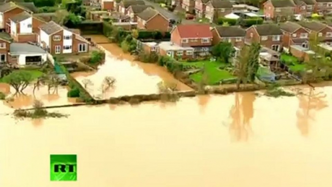 UK floods: Hundreds of homes under water as deadly storms hit England, Scotland, Wales