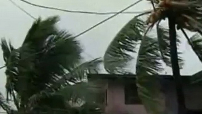 Typhoon Bopha hits Philippines killing more than 230 people