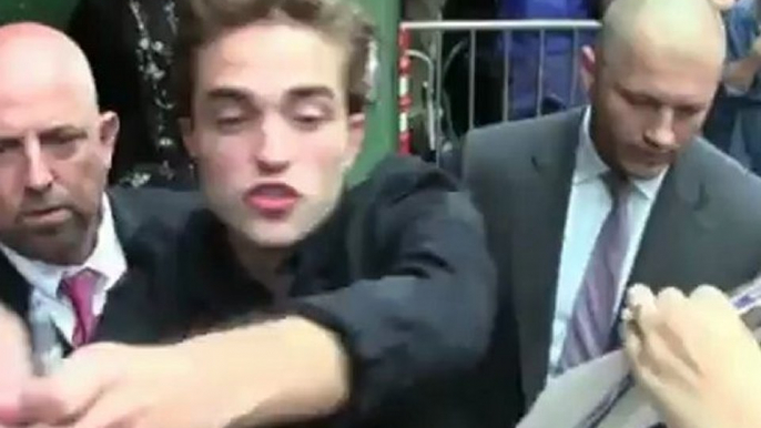 Will Robert Pattinson Spend Christmas Without Kristen Stewart?
