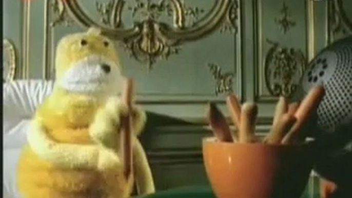 Mr Oizo (Quentin Dupieux) - "Flat Beat" (1999)