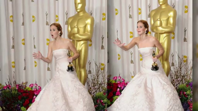 Jennifer Lawrence Gives Middle Finger at Oscars