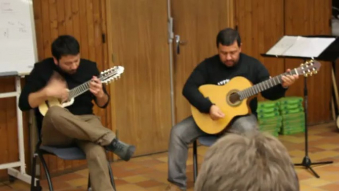 Patricio Martinez Vera y Luis Figueroa Moncada du groupe AYEKANTUN lors du stage de "Musique et Découverte" 2013