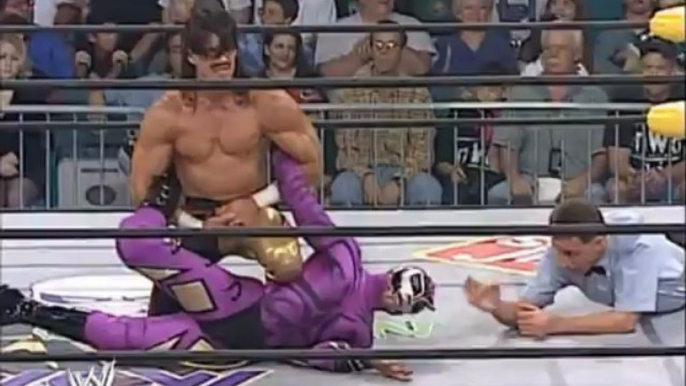 02. 97-10-26 Eddie Guerrero vs. Rey Misterio Jr. (Title vs. Mask - Halloween Havoc)