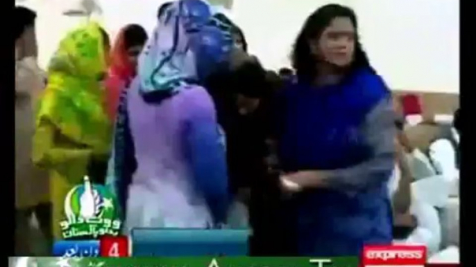 PTI Ejaz Chaudhry hurled with eggs from PTI female workers