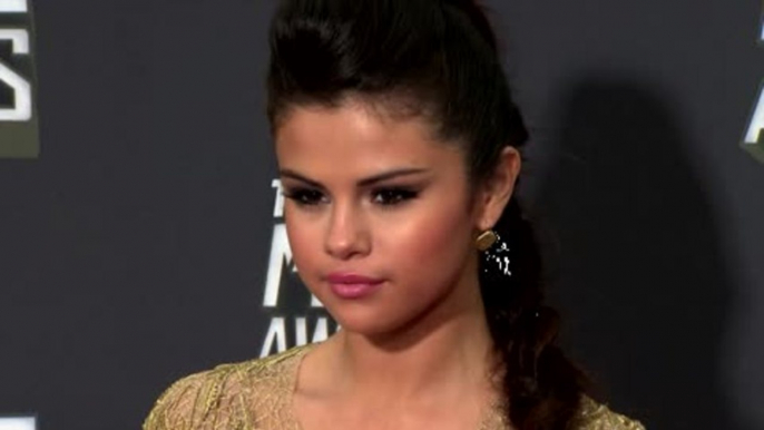 Selena Gomez Insists She's Single and Available