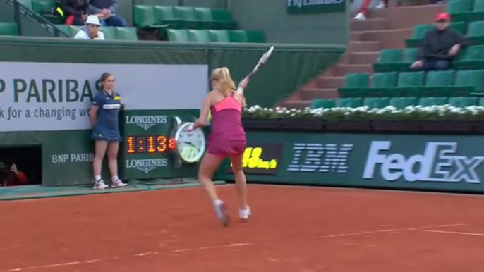 TENNIS ROLAND GARROS - Awesome in between the legs Tweener SHOT