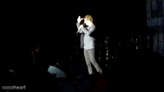04 Josh Groban - answering questions from audience members @ Mitsubishi Electric Halle, Düsseldorf, 05.06.2013