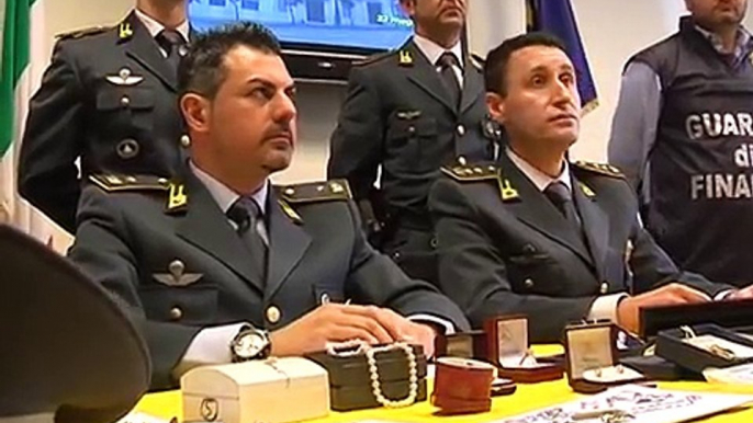 Giugliano (NA) - Camorra, sequestrati beni per 17 milioni al clan Mallardo 1 (22.05.13)