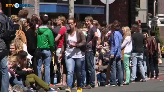 Lange rij van Groninger studenten in Stad - RTV Noord