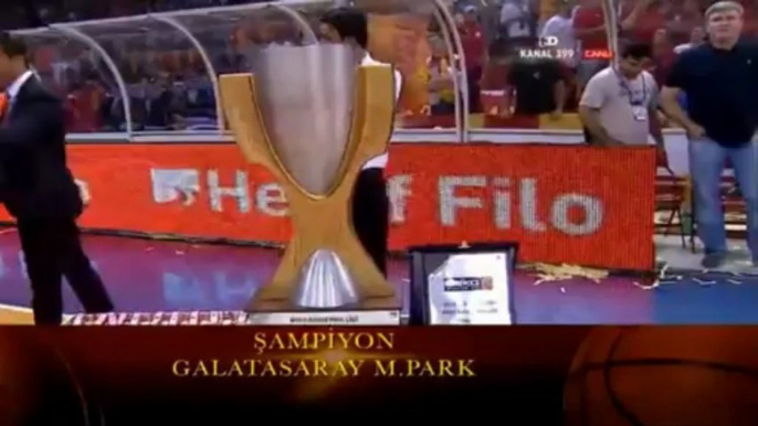 Galatasaray Medical Park 2012-2013 basketbol şampiyonu, açıklamalar, soyunma odası ve kupa töreni