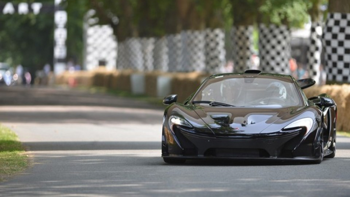 Jenson Button au volant de la McLaren P1 à Goodwood