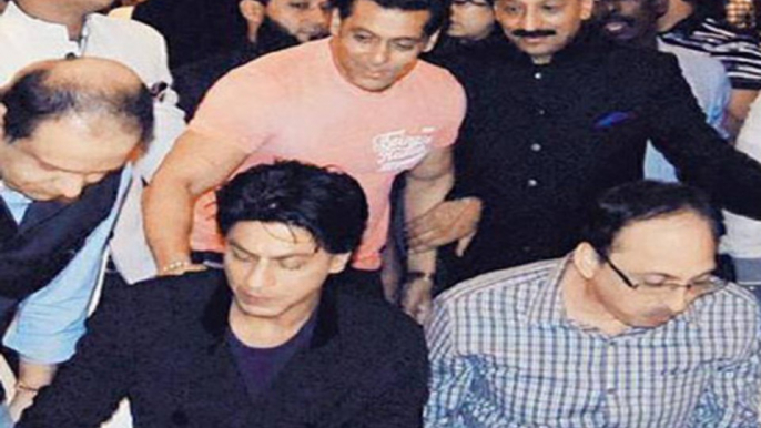 Big hearted Salman Khan  takes the initiative Hugs Shahrukh Khan