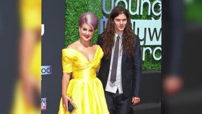 Kelly Osbourne Cuddles Up To Fiancé Matthew Mosshart at Young Hollywood Awards