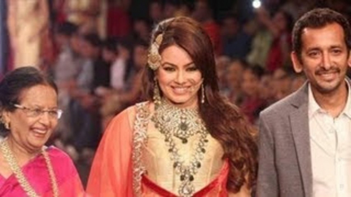 Mahima Chaudhry Show Stopper For Shobha Shringar Jewels Show @ IIJW 2013 !