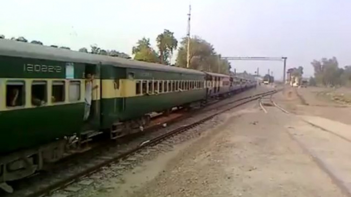 Pakistan Railways, 40 Down Jaffer Express Leaving from Sahiwal. By: Ahmad Waqas