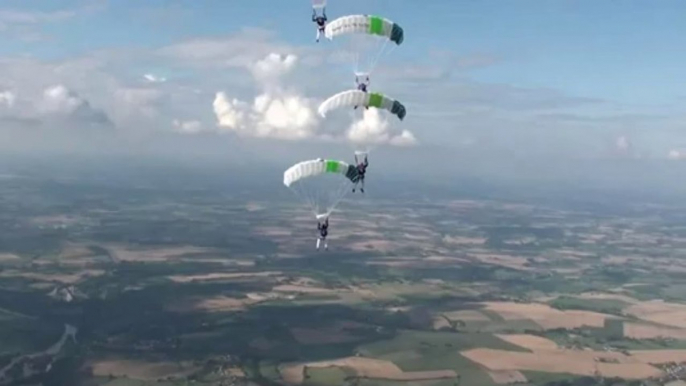 PARACHUTISME - CHAMPIONNATS DE FRANCE VICHY 2013 – VC4 « Anger Saumur Tours Pays de la Loire Saut4»- 9aout13