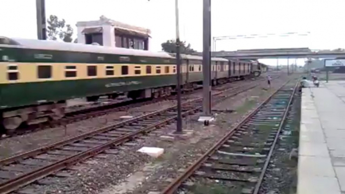 Pakistan Railways-304 Down Business Express passing through Sahiwal, By: Ahmad Waqas