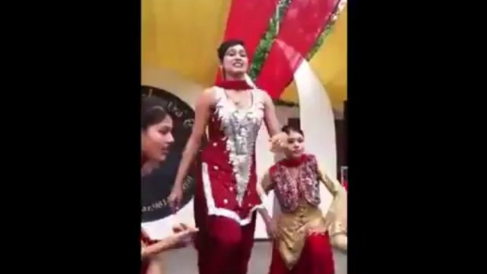 Mast punjabi fast dance with folk Indian punjabi song.flv