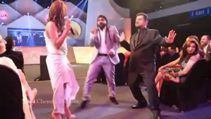 Ahmed Ali Butt, Mathira, Ayesha Omer & others Performing in Lux Style Awards