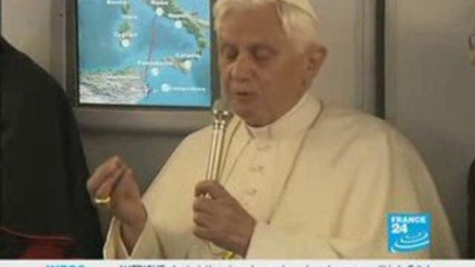 Le Pape Benoit XVI - no capote