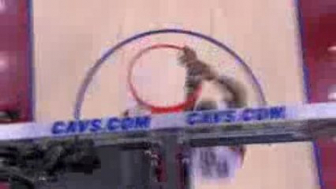 Nba Lebron James big reverse dunk over hawks 07/05/2009