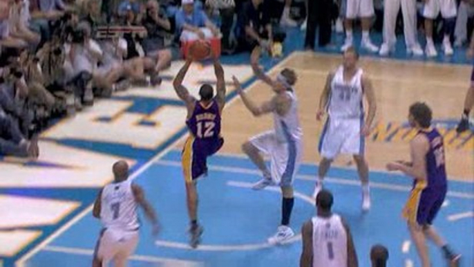 Nba Chris Andersen "The birdman" big block on shannon brown