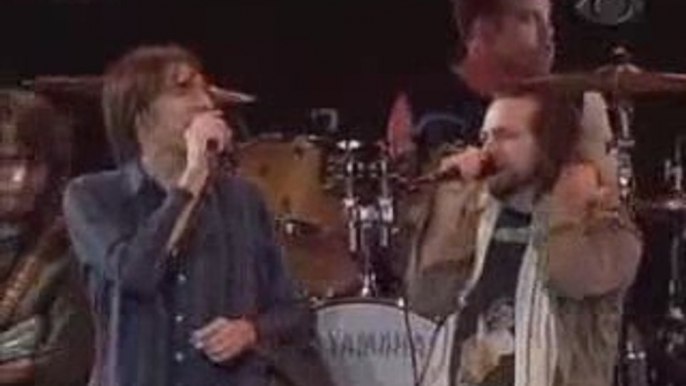 Pearl Jam & Mudhoney - kick out the jams (live)