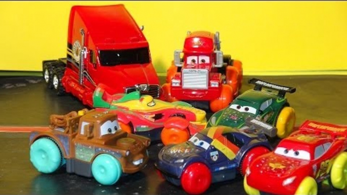 Pixar Cars2 , Hydro Wheels Max Schnell , Open Box and Walkthrough with Lightning McQueen, Mater and