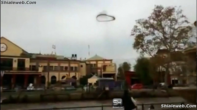 IMPRESIONANTE Y SORPRENDENTE OVNI UFO ALIEN PLATILLO VOLADOR EN FORMA DE MEDUSA SOBREVOLANDO EN LA CIUDAD A BAJA ALTITUD BUENOS AIRES ARGENTINA MAYO 2015