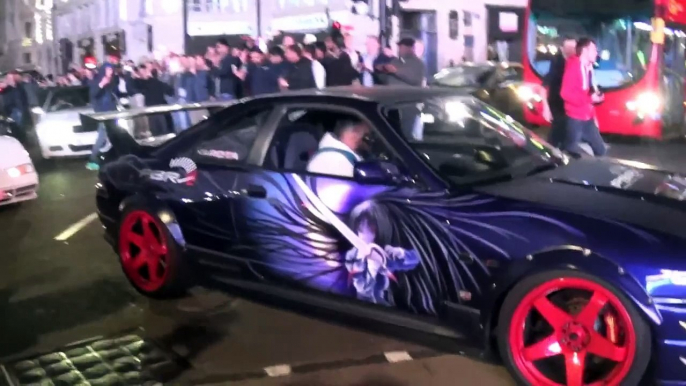 Piccadilly Boy Racers hit London, Piccadilly Circus