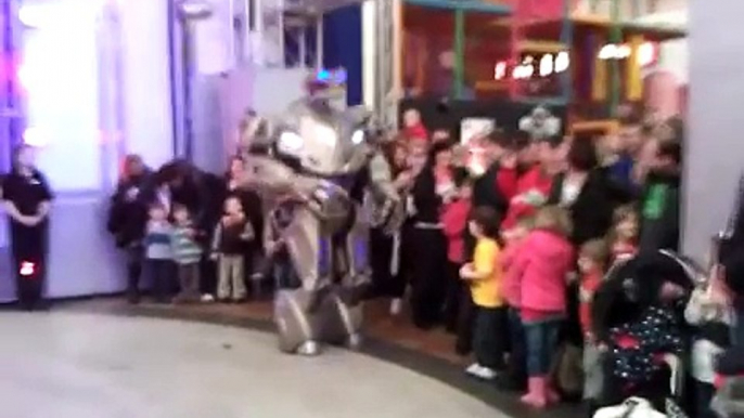 Titan the robot @ Butlins Bognor 26 Feb 2011