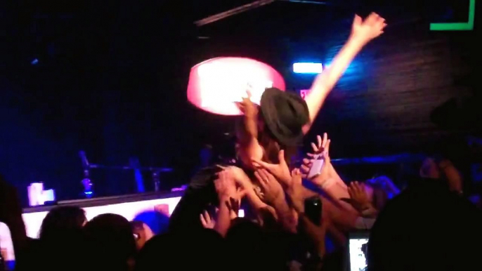 Sara Bareilles decided to sing Little Mermaid and crowd surf