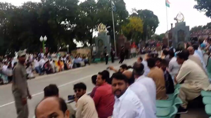 "Sharam Karo Haya Karo, Hamara Kabotar Reha Karo", Message to India from Wagah Border