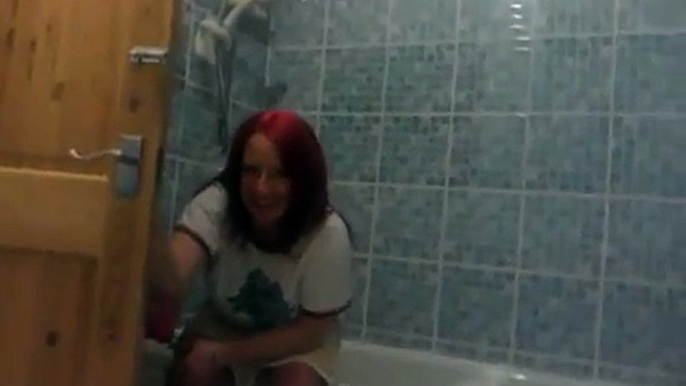 redhead pissing