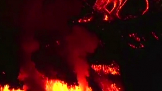 Impressionnante éruption du volcan Wolf aux îles Galapagos