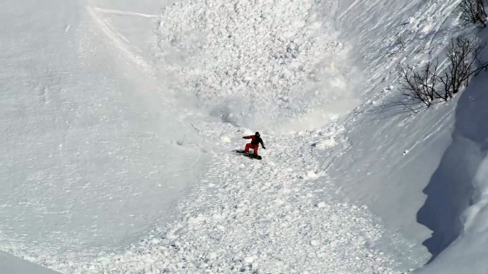 Rabbit tries to escape huge avalanche! So amazing footage