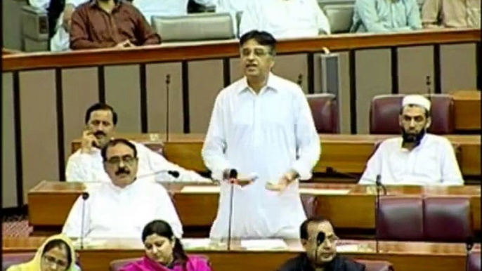 Asad Umar Taking Class Of Nawaz Sharif In Assembly For Adding 14 Crore For Personal Air Plane And 2 Crore For His Food