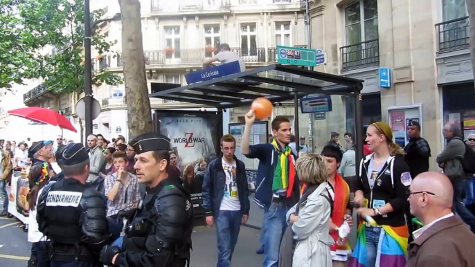 Intervention de gendarmes mobiles lors de la Marche des Fiertés 2013