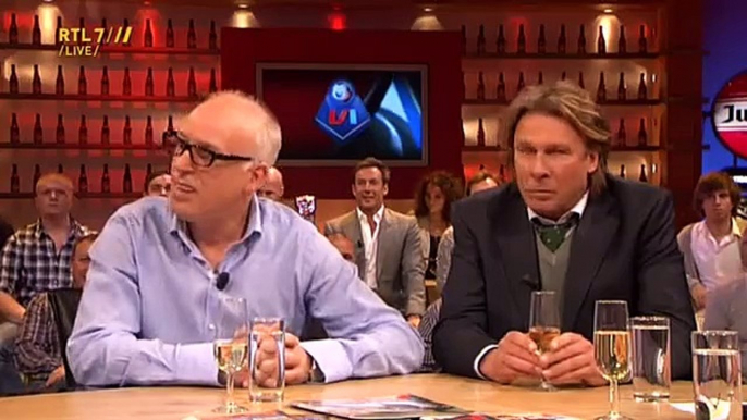 Voetbal International 04-04-11 - Gerard Joling en Wilfred Genee over de vijfde Topper