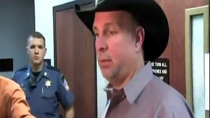 Garth Brooks awarded $1 million in lawsuit