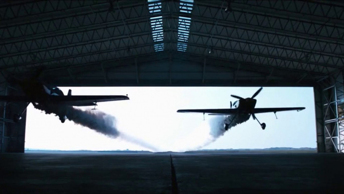 2 planes flying in a shed : so amazing aerobatics pilots