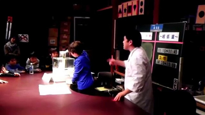 Liquid Nitrogen Demonstration at Tokyo Science Museum |  science fair experiments, | kids science