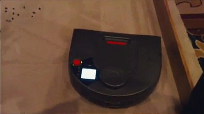 CES 2010: Neato Robotics XV-11 Vacuum Demo