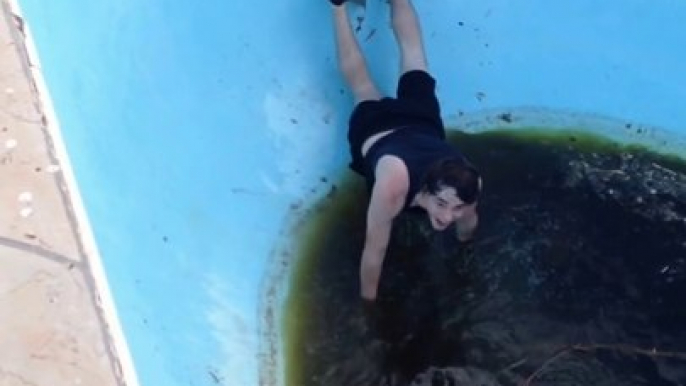 Hilarious not so empry Pool Fail... Falling in dirty Water!