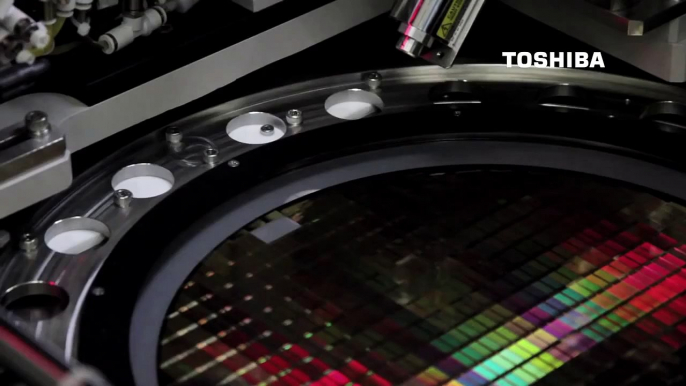 How NAND flash memory and Solid State Drives, Hard Disk Drives are made