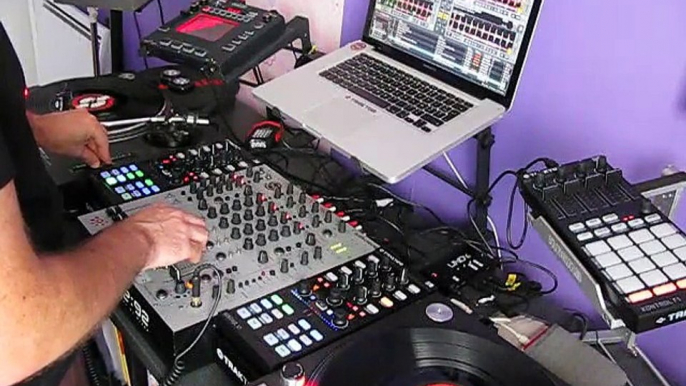 Mix House mk2 (Technics 1210mk2, Xone 92, Kontrol X1mk2, KP3, Traktor)