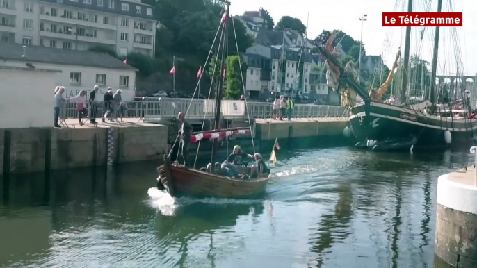 Terre et Mer. L'au-revoir des bateaux à Morlaix