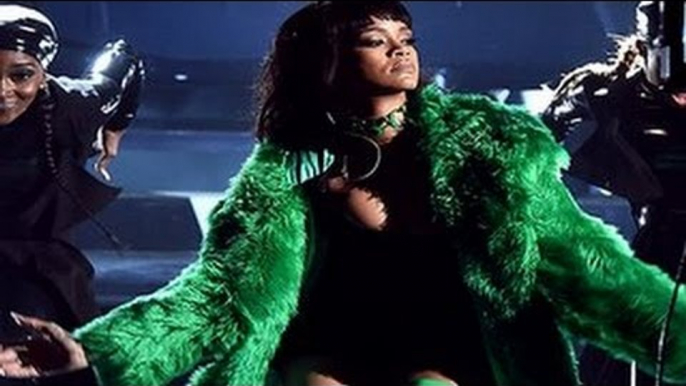 Rihanna 'Bitch Better Have My Money' Performance at iHeartRadio Music Awards 2015  Was Sexy