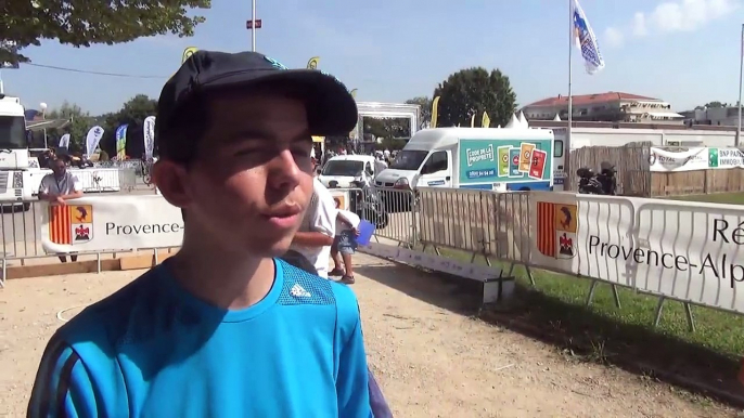 Au Mondial la Marseillaise à Pétanque, le stand d'initiation à la Pétanque ravit les plus jeunes